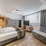 Grauer Baer 4*