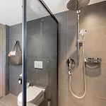 Grauer Baer 4*