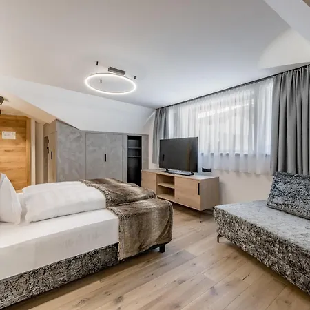 Grauer Baer 4*