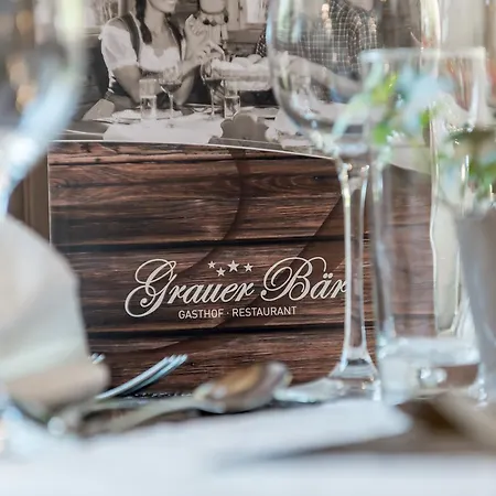 Grauer Bär