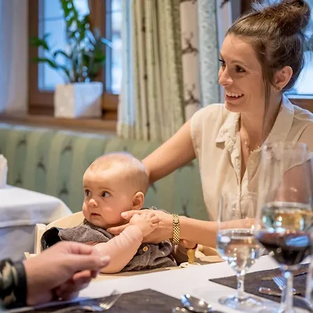 Ξενοδοχείο Grauer Baer 4*